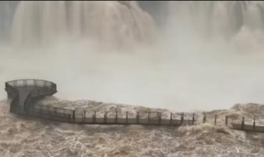 El Circuito Superior de las Cataratas del Iguazú fue cerrado por la gran crecida del río