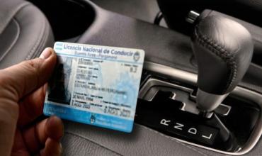 Polémica por las licencias de conducir: cambiar a un auto con caja automática exige otro trámite y un nuevo pago