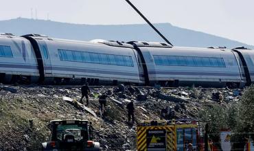 Ascienden a 74 los fallecidos en el accidente de trenes en España