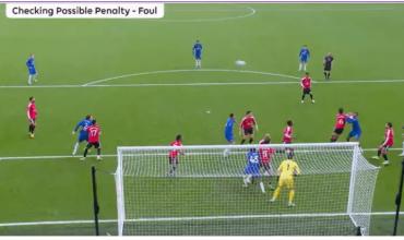 Lisandro Martínez hizo un insólito penal y fue expulsado en la derrota de Manchester vs Chelsea en la Premier League
