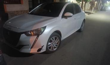 Dos mujeres sufrieron fracturas al chocar en moto contra un auto estacionado en avenida Illia, en el barrio Independencia
