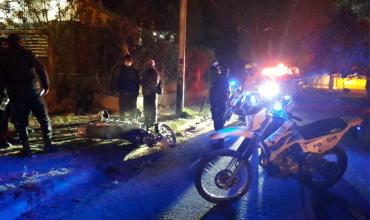 Motociclista se estrelló contra un poste