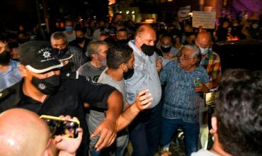 Expulsaron a empujones al Gobernador Perotti de una marcha contra la inseguridad en Rosario