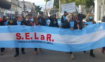 EL SELaR pide incorporar la suma de $15.000 al básico docente