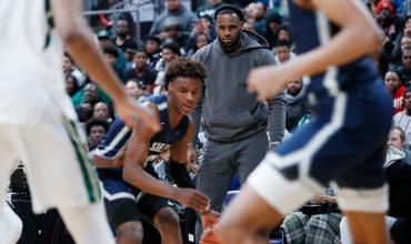 LeBron James quiere renovar en Lakers hasta 2024 para jugar junto a su hijo Bronny