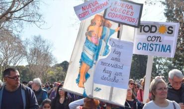 El kirchnerismo marchó a Parque Centenario para defender a Cristina y reclamar "una justicia independie