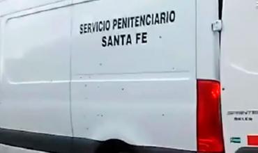 Rosario: Acribillan una camioneta de traslado de presos: un oficial y un recluso, heridos