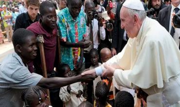 El Papa Francisco llama a "deponer las armas" al cierre de visita a Sudán del Sur