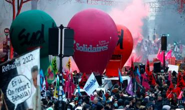 Una huelga paraliza Francia: manifestantes rechazan el plan de Emmanuel Macron de subir la edad de jubilación