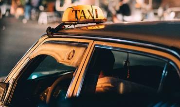 La Plata: Una mujer dio luz en el asiento trasero de un taxi con ayuda de policías