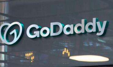 GoDaddy, uno de los servicios tecnológicos más populares, dejará de admitir pagos en pesos argentinos