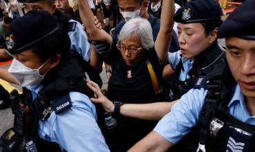 China: El régimen arrestó a una destacada activista prodemocracia en Hong Kong 
