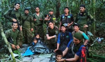 Milagro en Colombia: después de un mes encuentran vivos a los cuatro chicos que se estrellaron en una avioneta en la selva