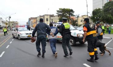 El Gobierno de Perú aprobó una ley que permite recurrir a la fuerza letal en caso de "peligro inminente"