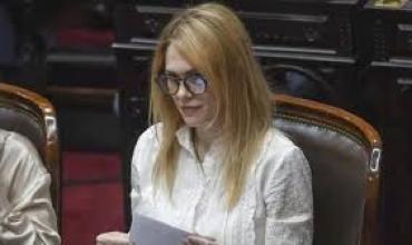 Lilia Lemoine cansada de la sesión en Diputados y de los discursos de la izquierda: la foto viral en redes