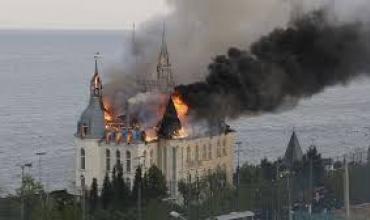 Rusia ataca con misiles castillo de Harry Potter y se prende fuego