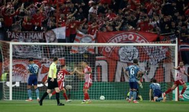 Olympiakos eliminó al Aston Villa de "Dibu" Martínez y jugará la final de la Conference League