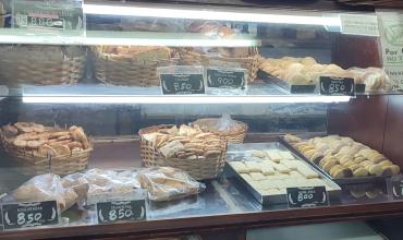 Cómo impactó el aumento en el precio del pan: El kilo de pan se consigue entre 1200 y 2000 pesos en la Capital 