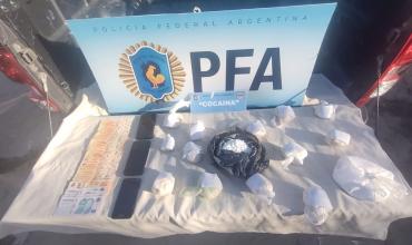 La PFA detuvo a tres personas por comercialización de estupefacientes