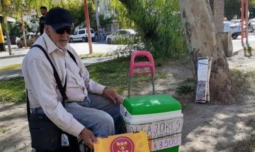 Vendía golosinas en una plaza de Cipolletti, murió y descubrieron que estaba prófugo por un caso de violación