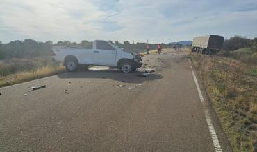 La Rioja: Muere una persona al chocar una camioneta y un camión