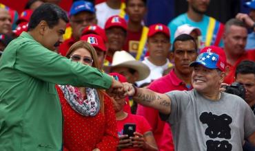 Nicolás Maduro invocó al espíritu de Diego Maradona para "no dejar dormir" a Javier Milei