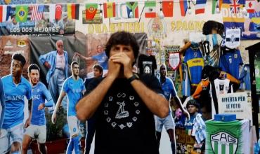 En medio de su gira europea y para homenajear a Maradona, Andrés Ciro tocó el Himno Nacional Argentino en el estadio del Napoli