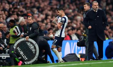 Alarma en la Selección: Cristian Romero salió en el partido del Tottenham por lesión