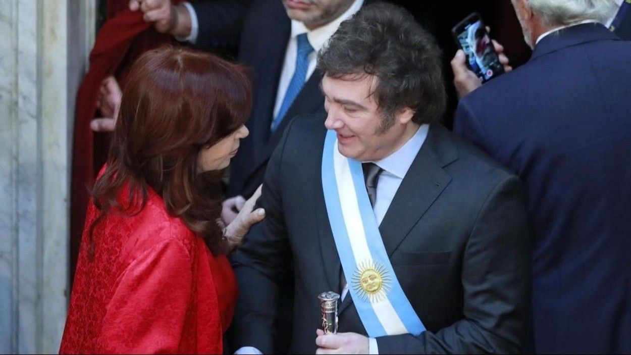  Cristina Kirchner fulminó a Milei: "Mandás a apalear viejos y fusilar a un fotógrafo"
