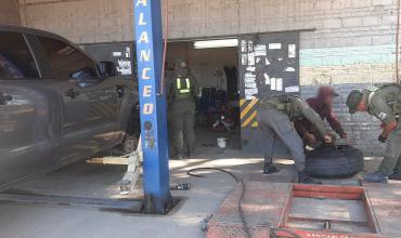 Tucumán: una mujer circulaba en una camioneta con los neumáticos rellenos de casi 50 kilos de cocaína
