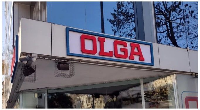 Un conductor de OLGA sufrió un tremendo accidente al caer de un escenario en pleno show