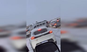 Camino del Cuadrado: impactante choque en cadena por el hielo en la ruta