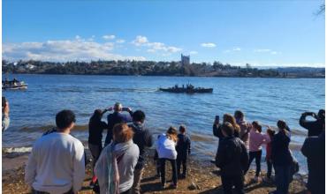 Una réplica del crucero ARA General Belgrano surcó las aguas del lago San Roque