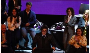 Milei dijo que “el kirchnerismo se dedica a sembrar caos” y con elogios a Karina, advirtió: “Nada nos va a asustar”