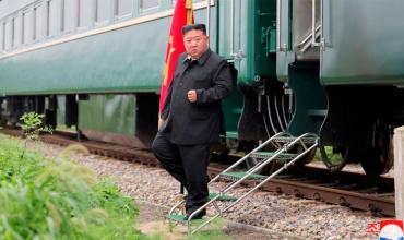 Kim Jong Un llegó a Beijing en su tren blindado para una cita inédita y un desfile militar con sorpresas