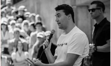 El naufragio de la política internacional: asesinato de Charlie Kirk y los desafíos desde Brasil a Nepal