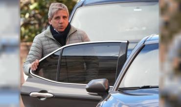 Mientras Caputo acusa a la política, los bonos siguen cayendo