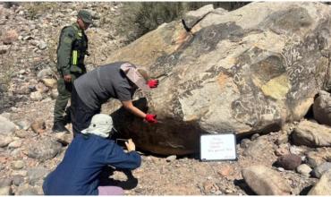 Pensaron que habían vandalizado un sitio histórico pero eran antiguos petroglifos