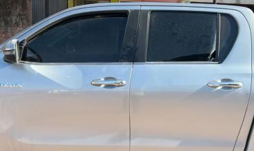 Denuncian que balearon la camioneta en la que viajaba Juan Manuel Urtubey mientras hacía campaña en Salta