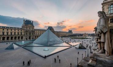 Robo de película en el museo Louvre: se llevaron joyas de la colección de Napoleón