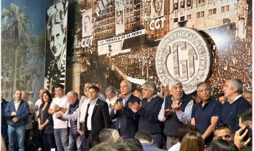 Axel Kicillof se juntó con la CGT y destrozó a Javier Milei: "Ir al Tesoro norteamericano es un fracaso al cuadrado"