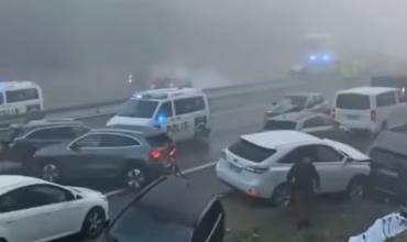 El momento del impresionante choque múltiple entre más de 50 autos en Finlandia