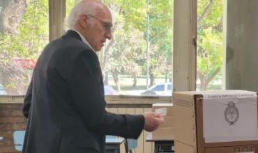 Carlos Bianchi fue a votar y se volvió viral: las reacciones de los hinchas en las redes sociales