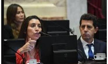 Sorpresivo voto de Florencia López en el senado. Firmó en disidencia el dictamen para reformar la ley de DNU